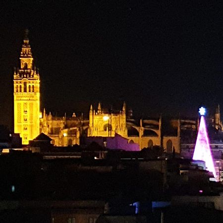 Avanti La Campana, Con Un Balcon Que Te Enamorara Del Ambiente De Sevilla Kültér fotó
