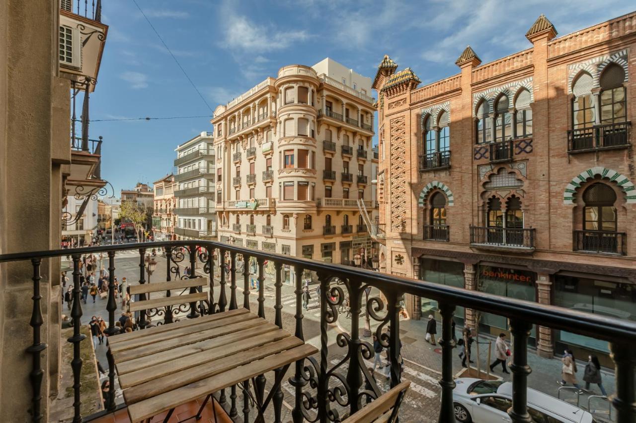 Avanti La Campana, Con Un Balcon Que Te Enamorara Del Ambiente De Sevilla Kültér fotó