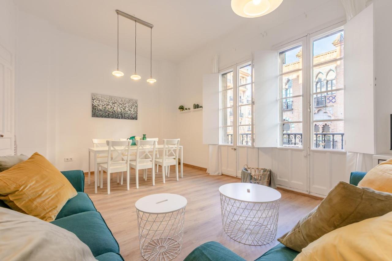 Avanti La Campana, Con Un Balcon Que Te Enamorara Del Ambiente De Sevilla Kültér fotó