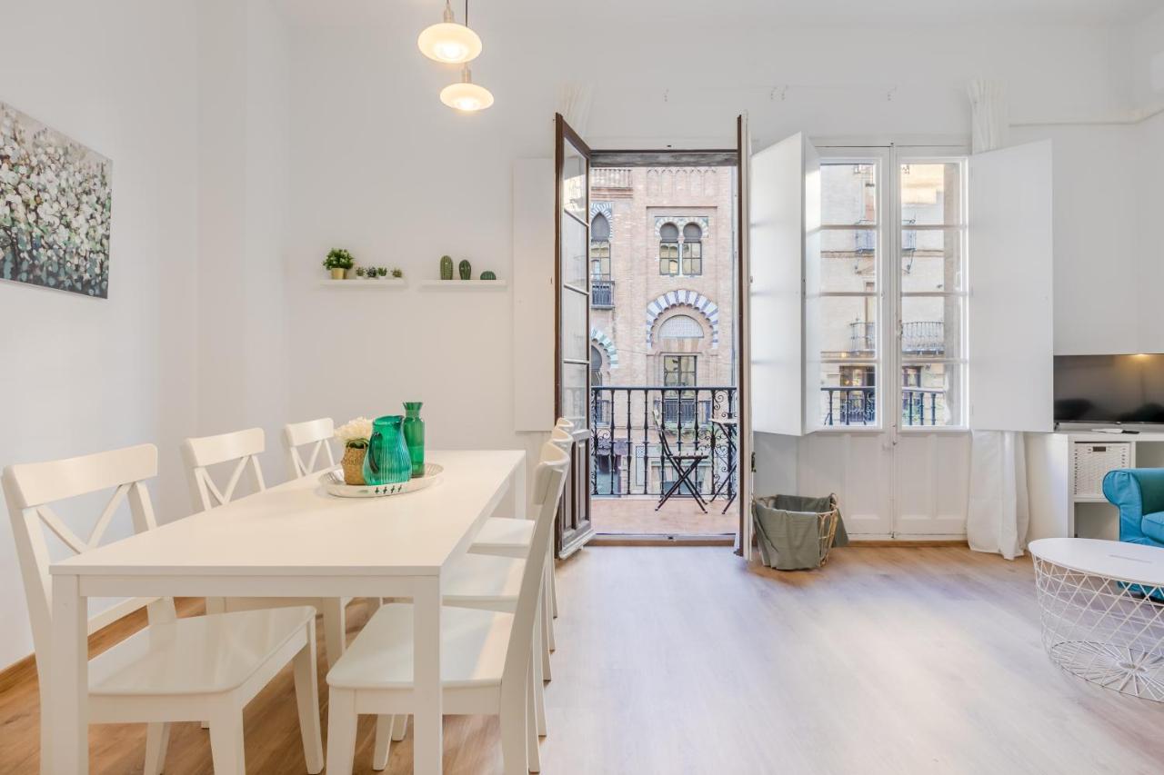 Avanti La Campana, Con Un Balcon Que Te Enamorara Del Ambiente De Sevilla Kültér fotó