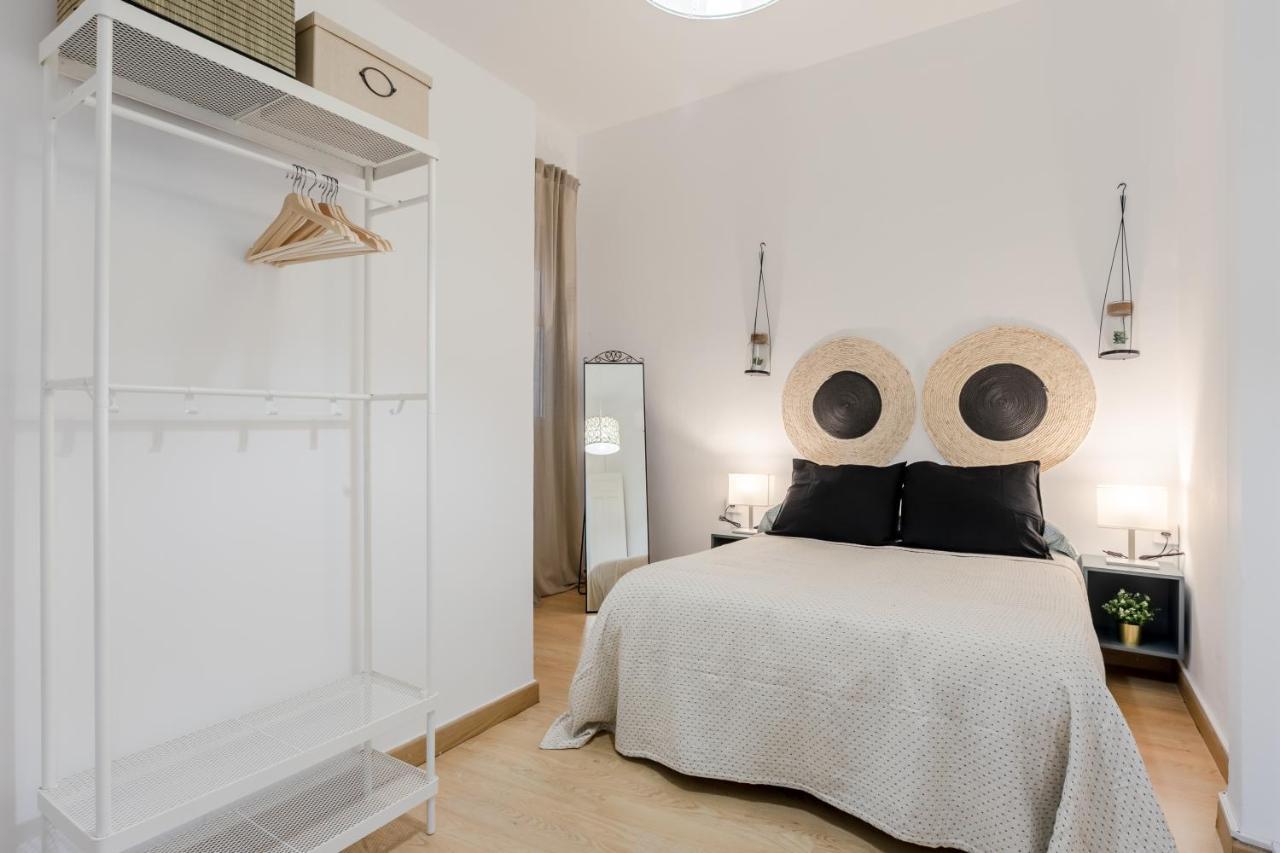 Avanti La Campana, Con Un Balcon Que Te Enamorara Del Ambiente De Sevilla Kültér fotó