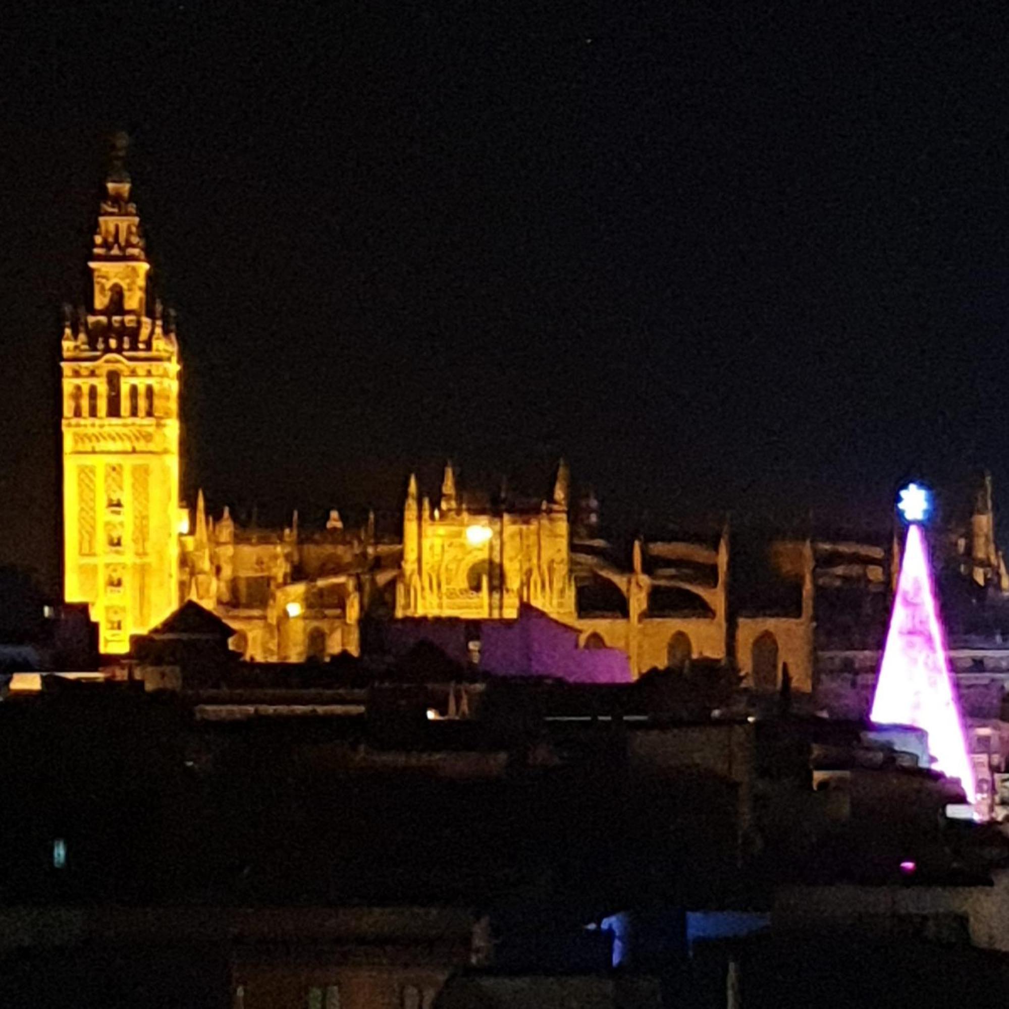 Avanti La Campana, Con Un Balcon Que Te Enamorara Del Ambiente De Sevilla Kültér fotó